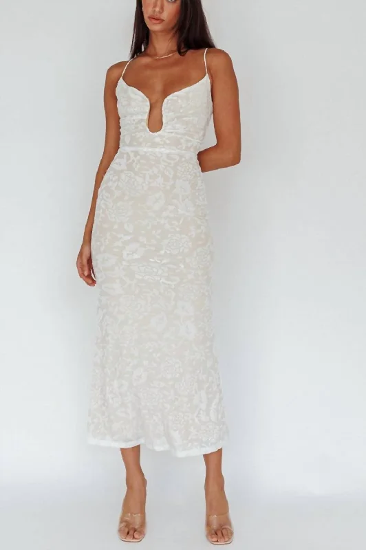 Victoria Floral Velvet Midi Dress In White Fashionable High-Neck Midi Dress